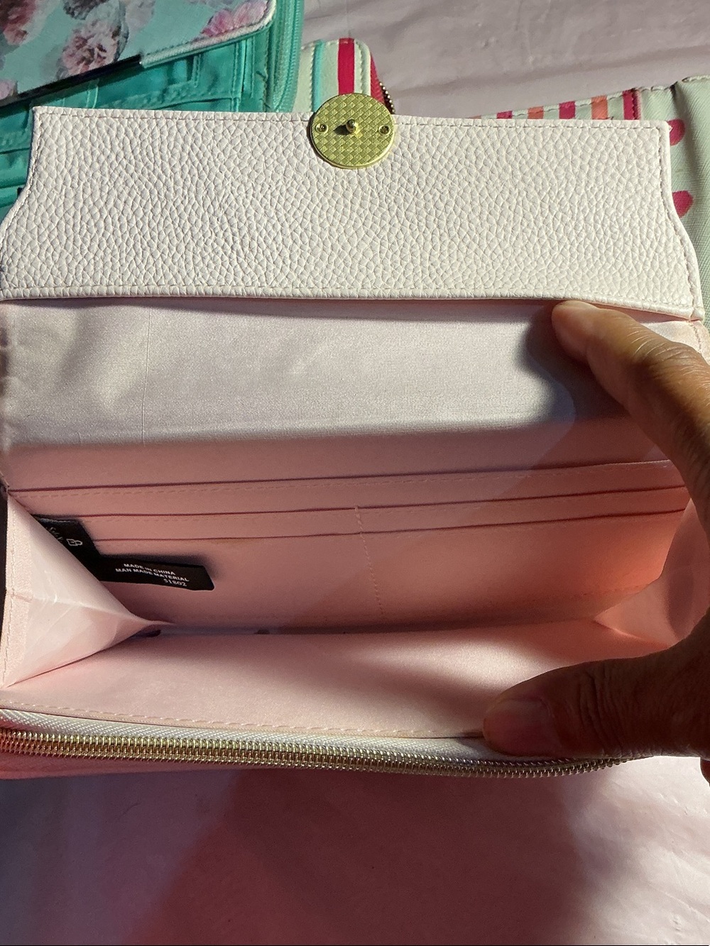 Floral Mint Trifold Wallet with Pink Accents - Unbranded - Picture 10 of 15